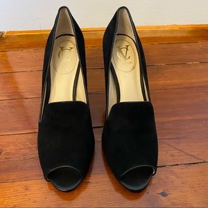 Vince Camuto Signature black peep toe heels 10